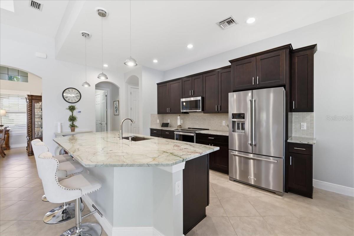 Listing photo id 11 for 10181 Belcrest Boulevard