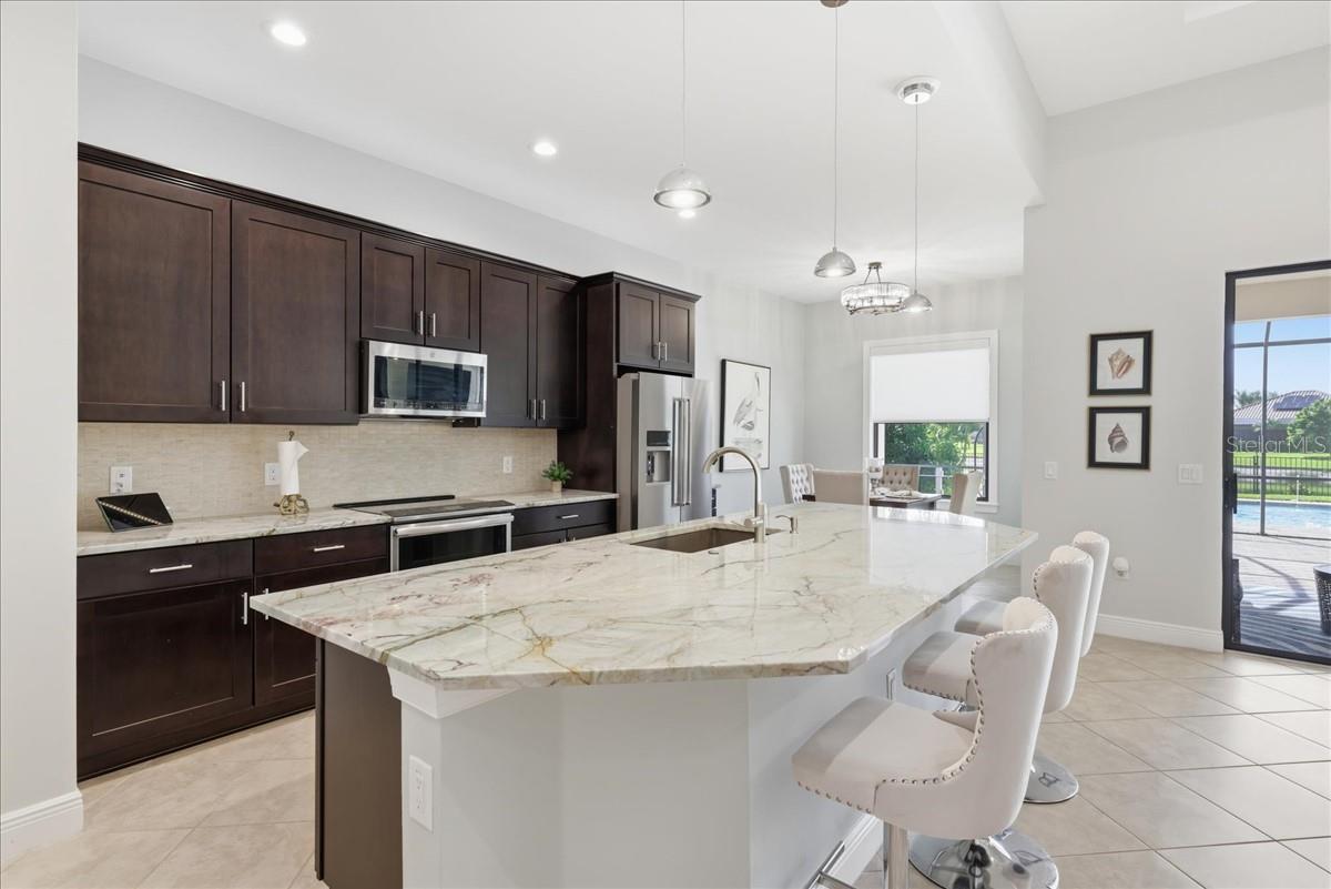 Listing photo id 12 for 10181 Belcrest Boulevard