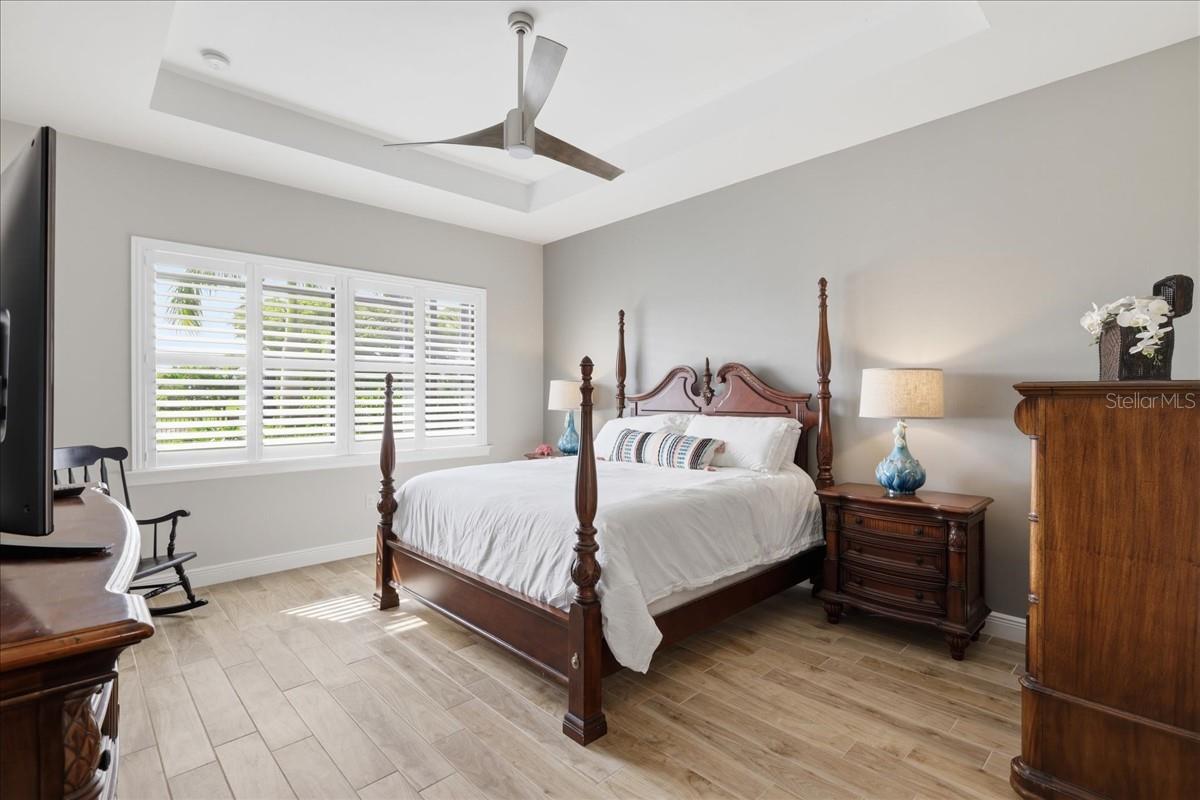 Listing photo id 16 for 10181 Belcrest Boulevard