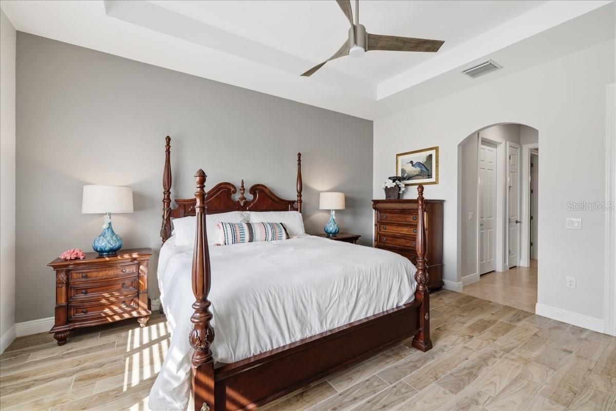 Listing photo id 17 for 10181 Belcrest Boulevard