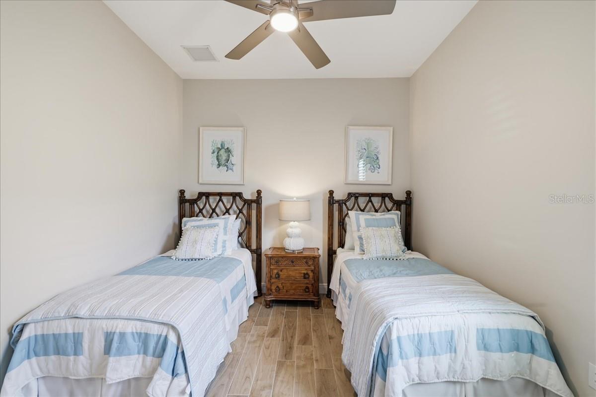 Listing photo id 21 for 10181 Belcrest Boulevard