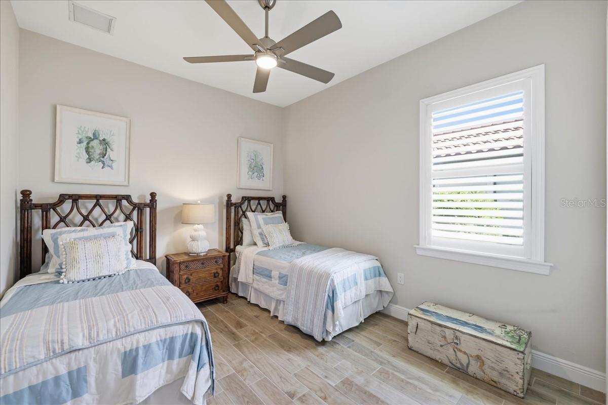 Listing photo id 22 for 10181 Belcrest Boulevard