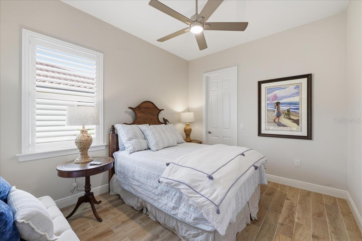 Listing photo id 25 for 10181 Belcrest Boulevard