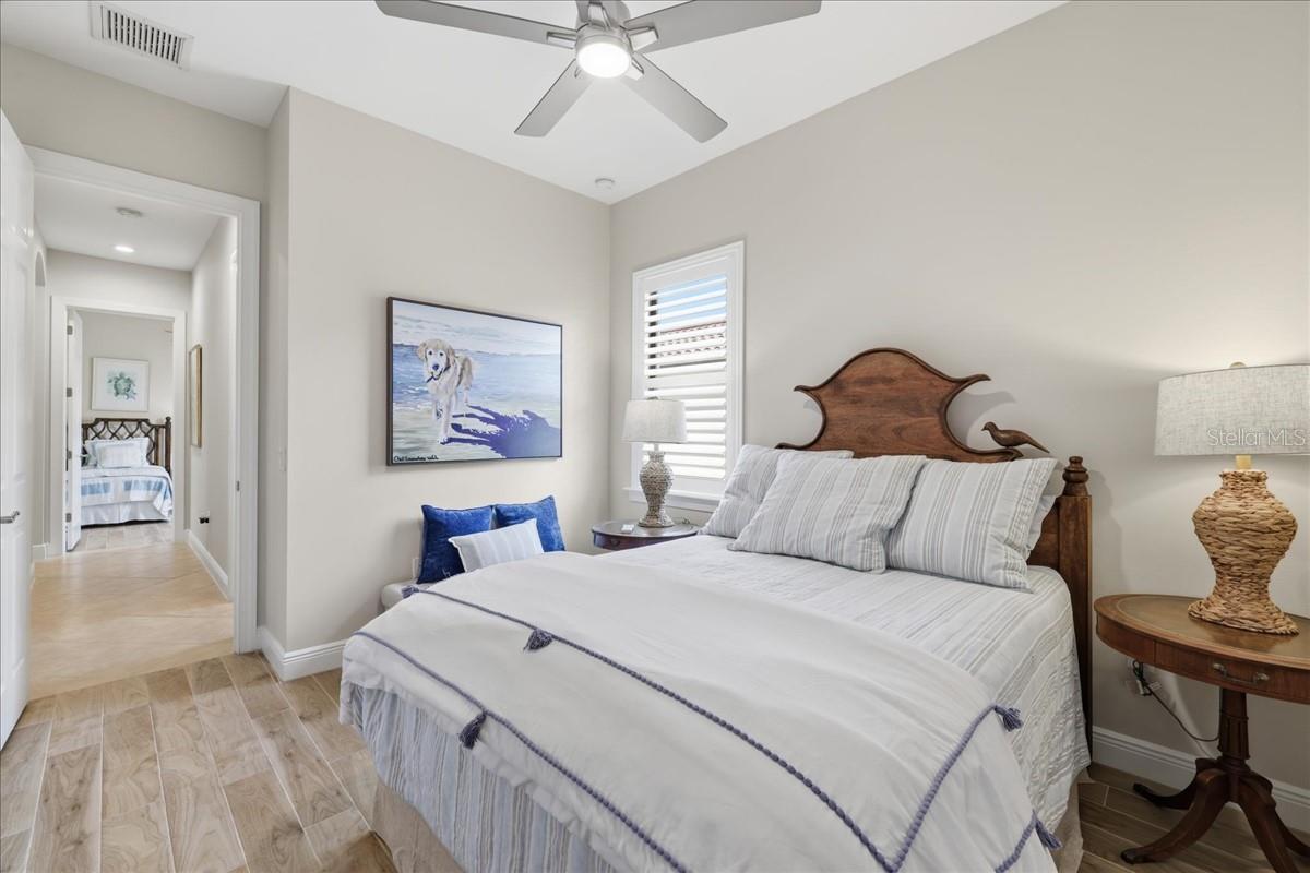 Listing photo id 26 for 10181 Belcrest Boulevard