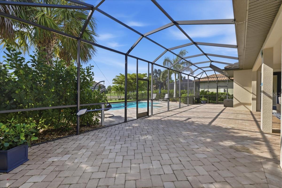 Listing photo id 31 for 10181 Belcrest Boulevard