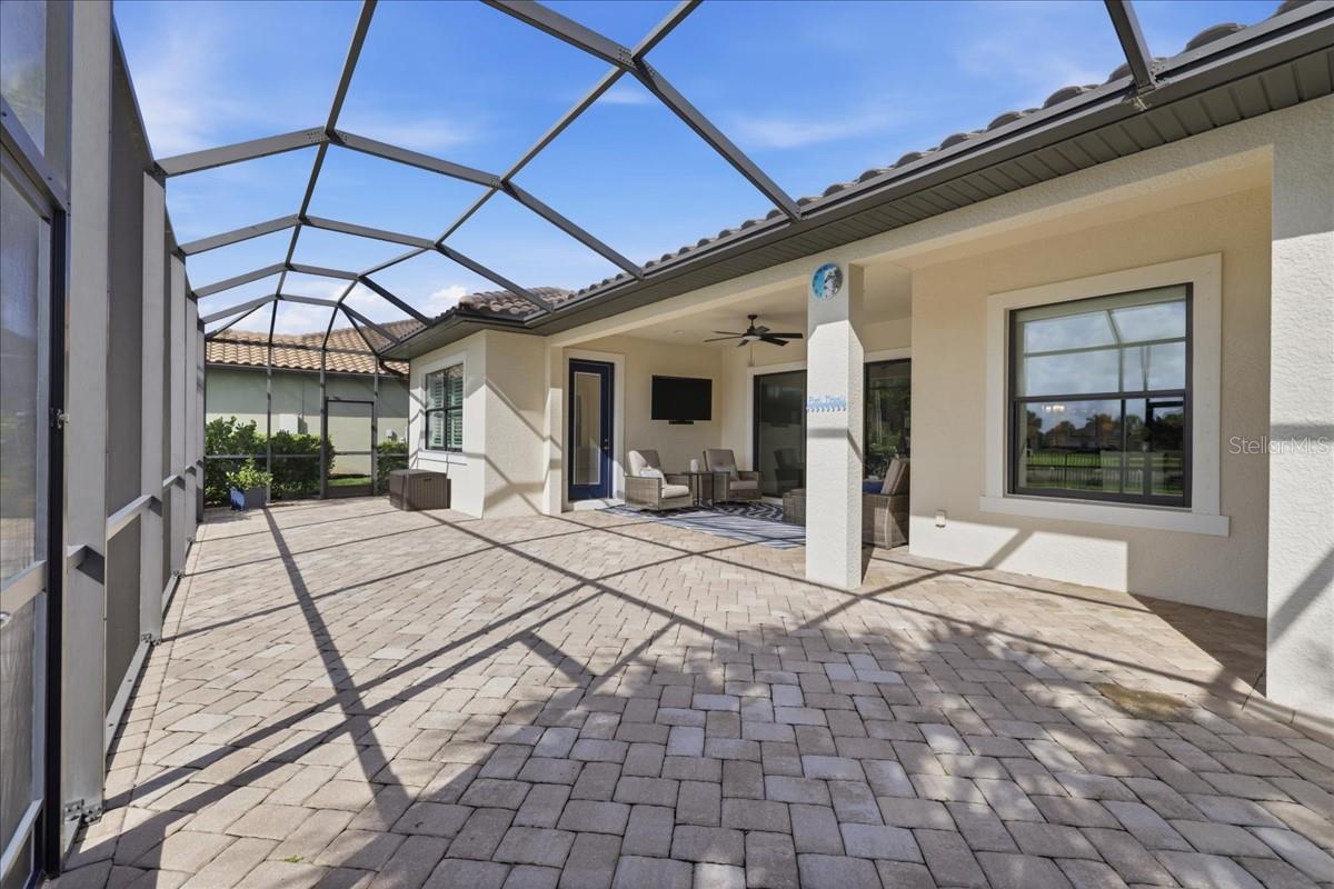 Listing photo id 33 for 10181 Belcrest Boulevard