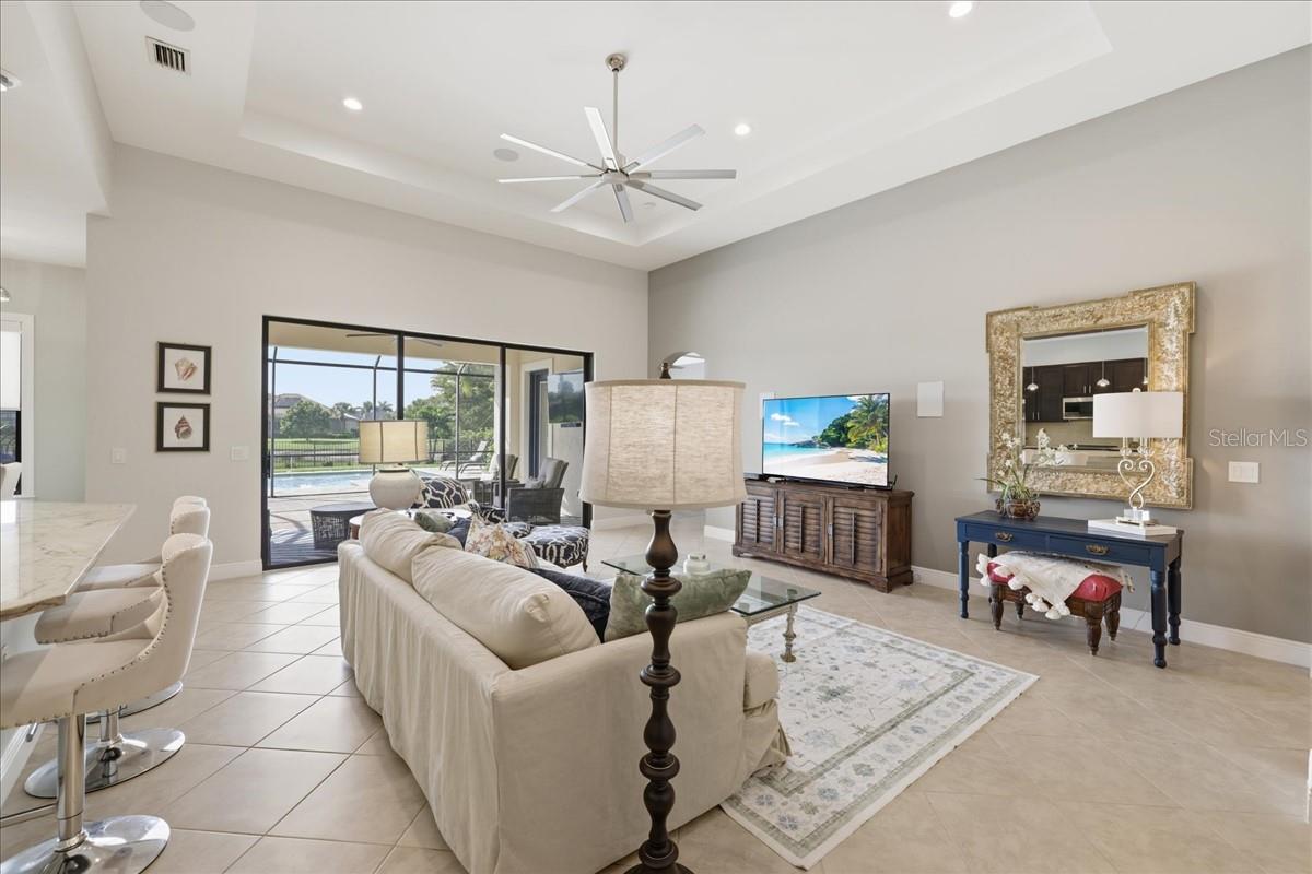 Listing photo id 2 for 10181 Belcrest Boulevard