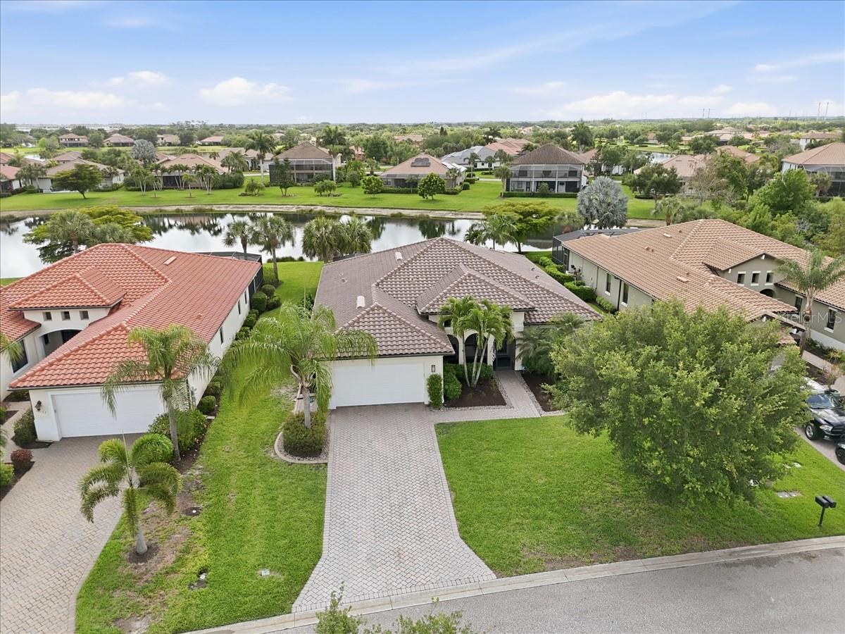 Listing photo id 40 for 10181 Belcrest Boulevard