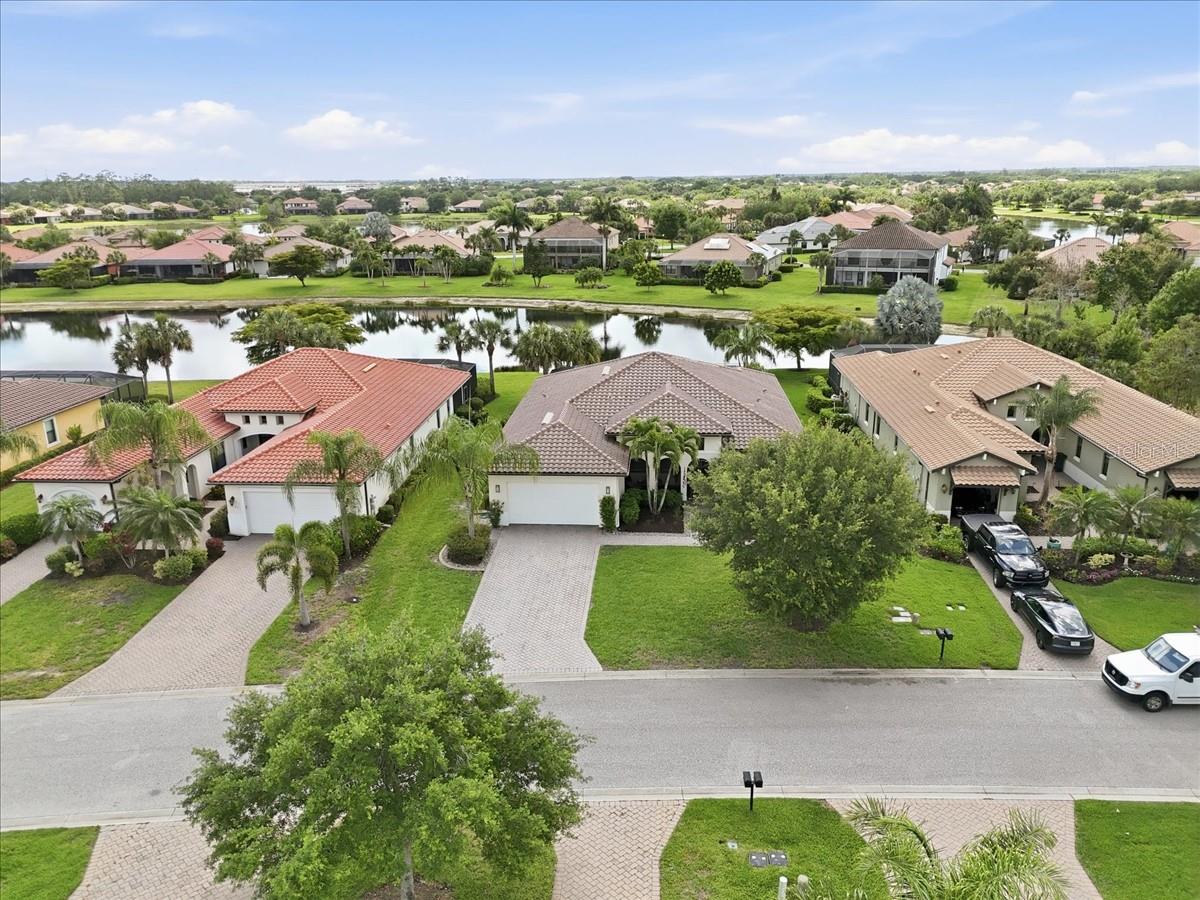 Listing photo id 41 for 10181 Belcrest Boulevard