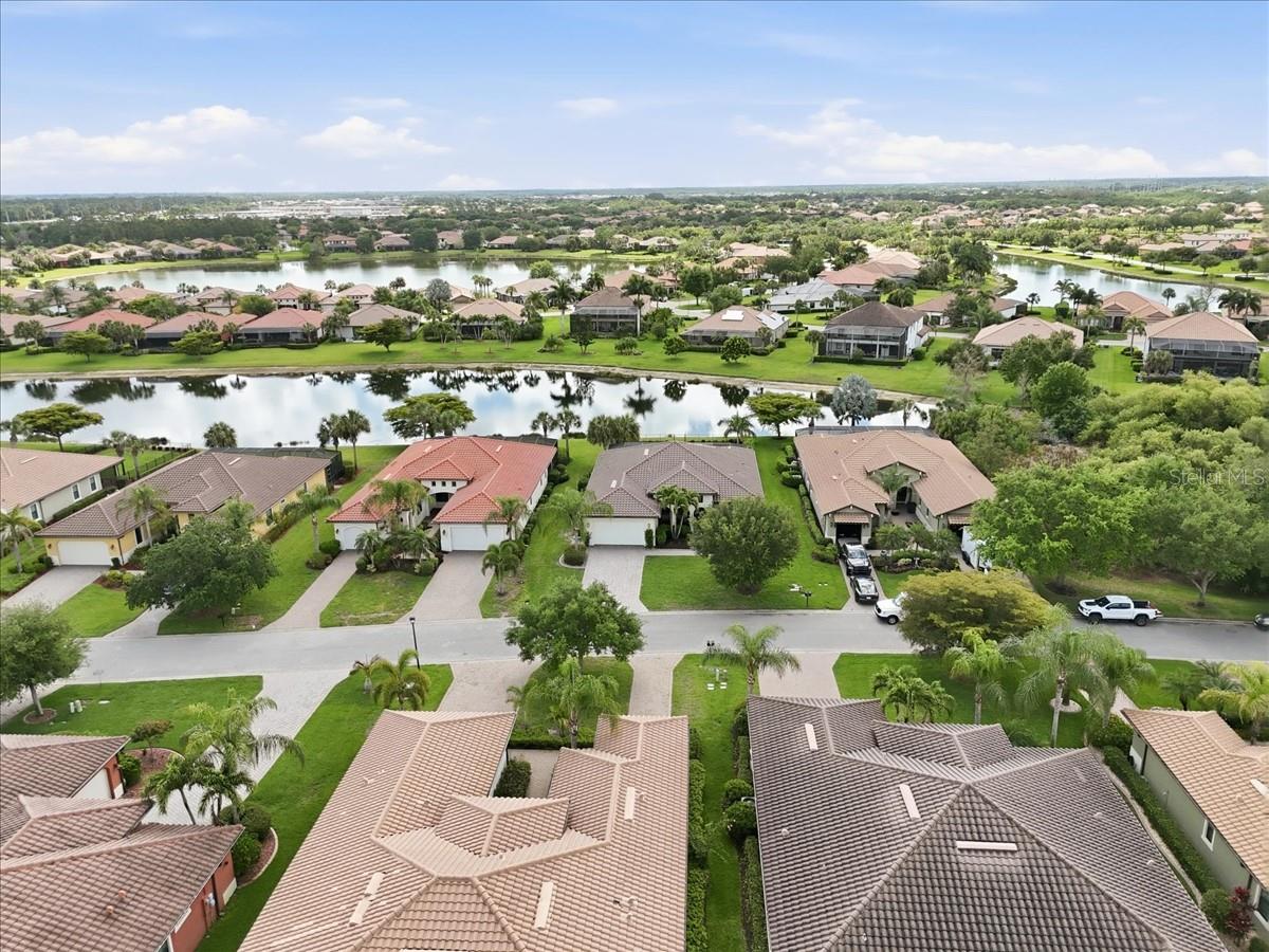 Listing photo id 42 for 10181 Belcrest Boulevard