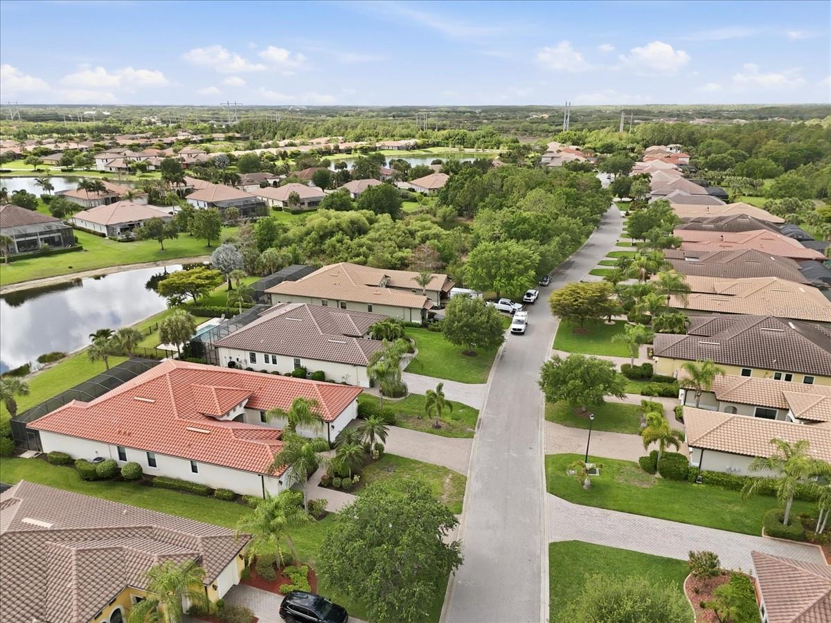 Listing photo id 43 for 10181 Belcrest Boulevard