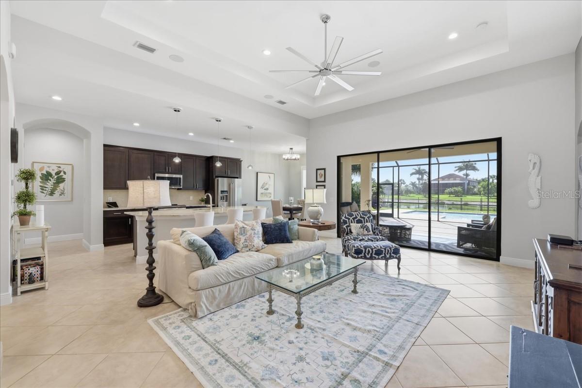 Listing photo id 3 for 10181 Belcrest Boulevard