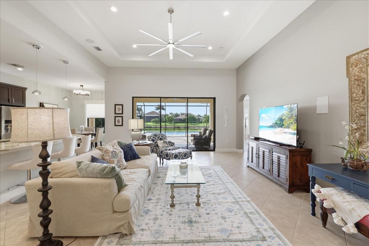 Listing photo id 5 for 10181 Belcrest Boulevard