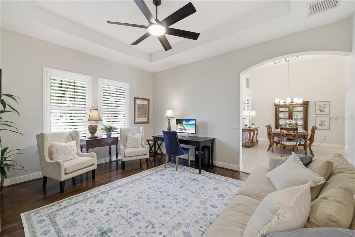 Listing photo id 7 for 10181 Belcrest Boulevard