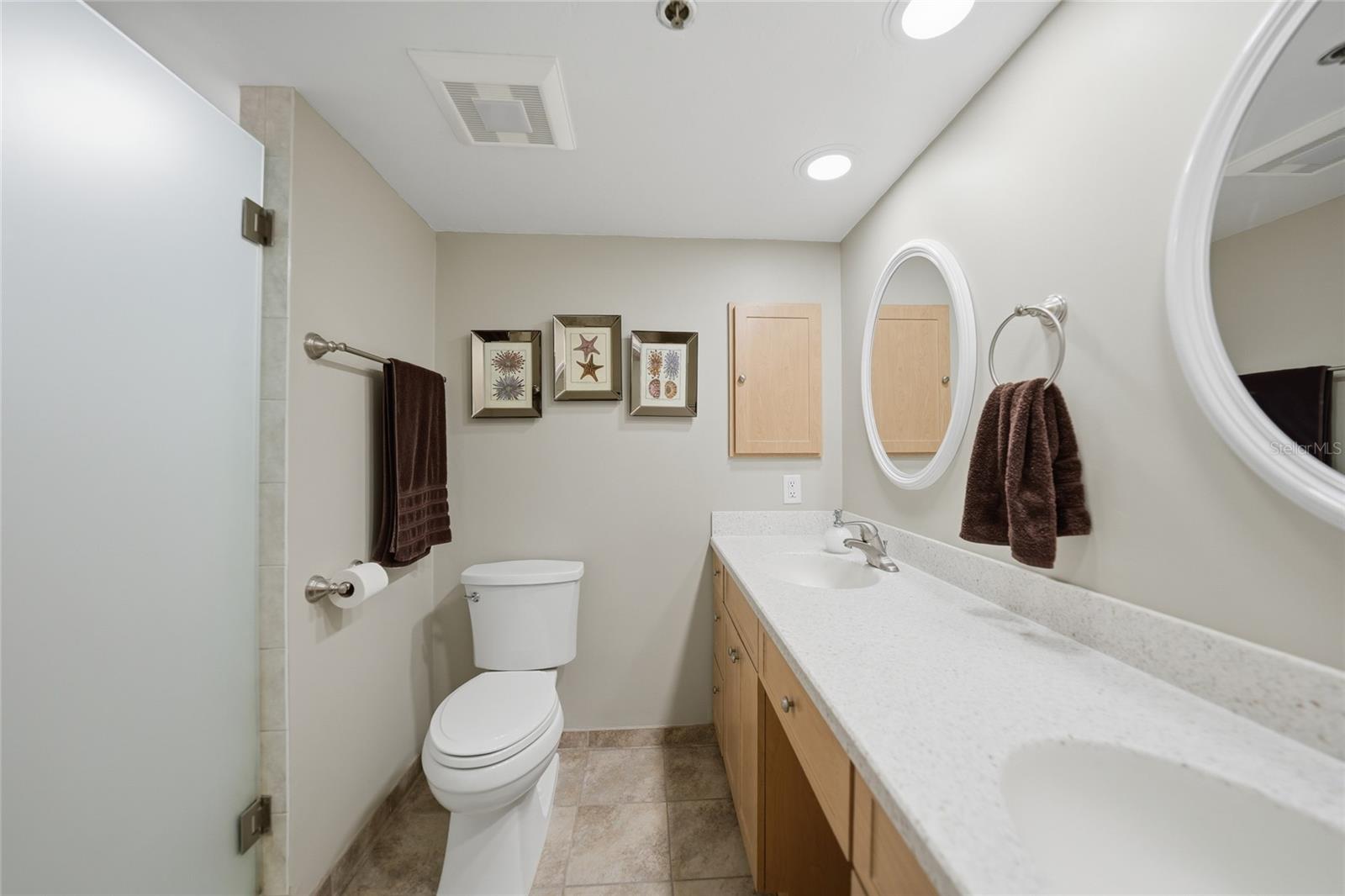 Image 14 of 24 For 23465 Harborview Road 616