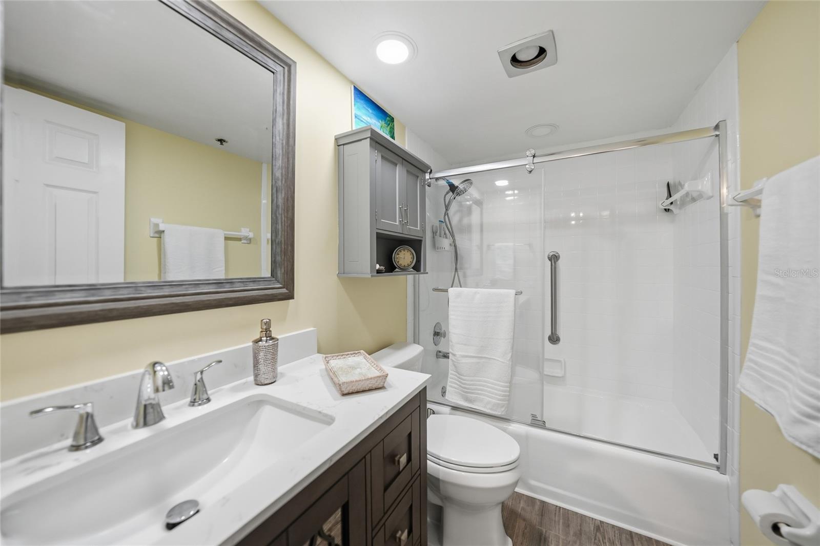 Image 16 of 24 For 23465 Harborview Road 616