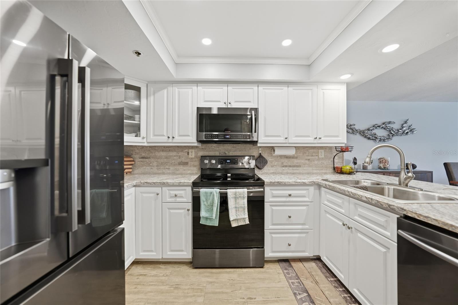 Image 7 of 24 For 23465 Harborview Road 616