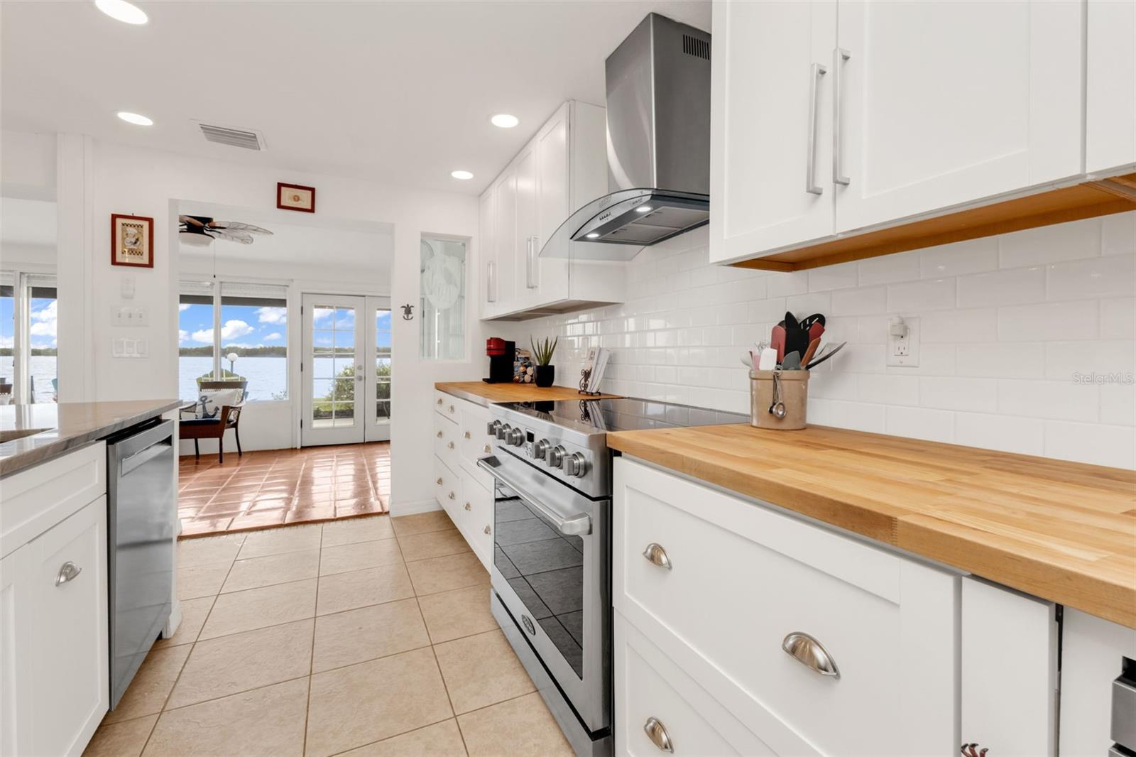 Image 14 of 39 For 2308 Harbour Drive