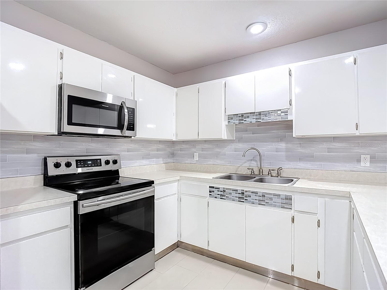 Image 14 of 59 For 1328 Divot Lane