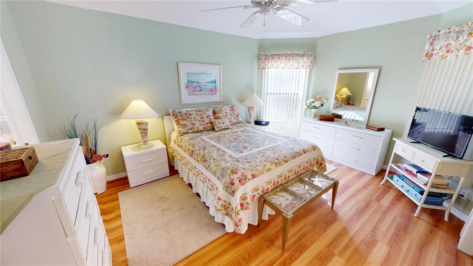 Image 15 of 36 For 26375 Feathersound Drive