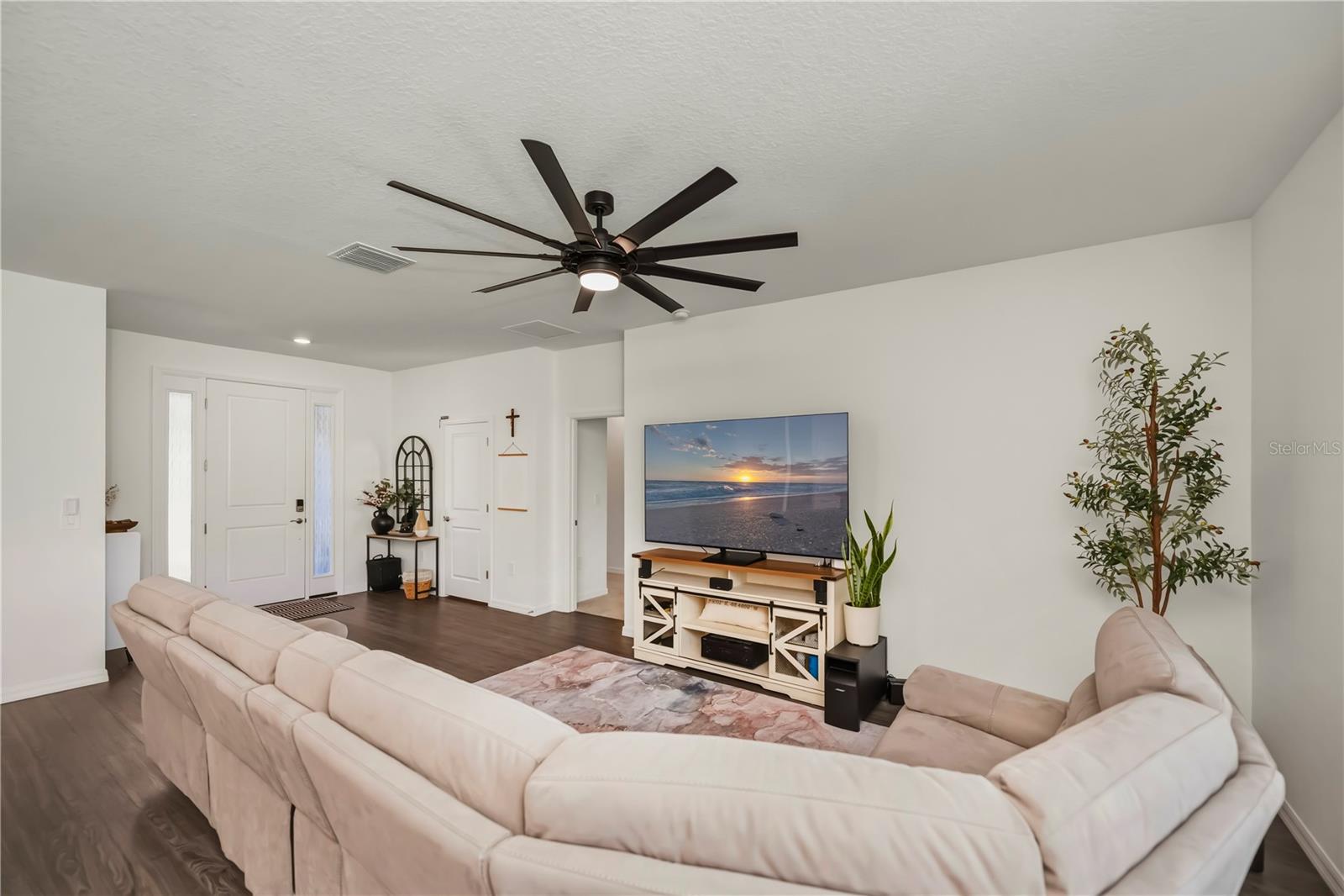 Image 11 of 55 For 5306 Dunsmuir Road