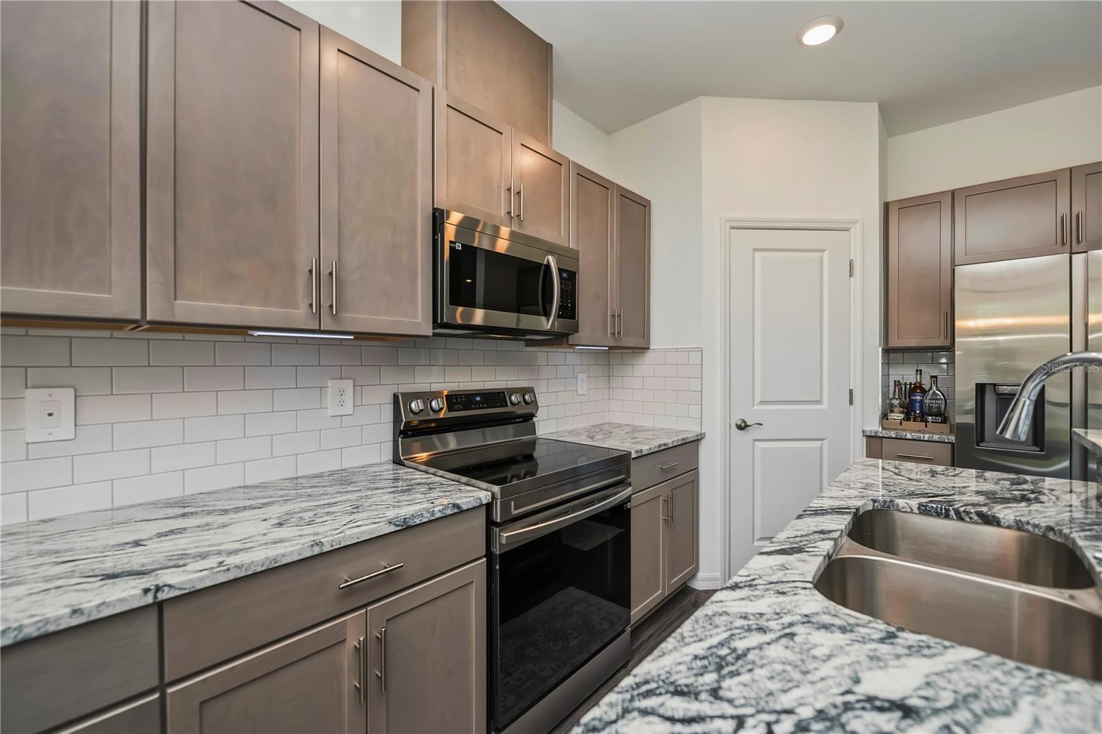 Image 19 of 55 For 5306 Dunsmuir Road