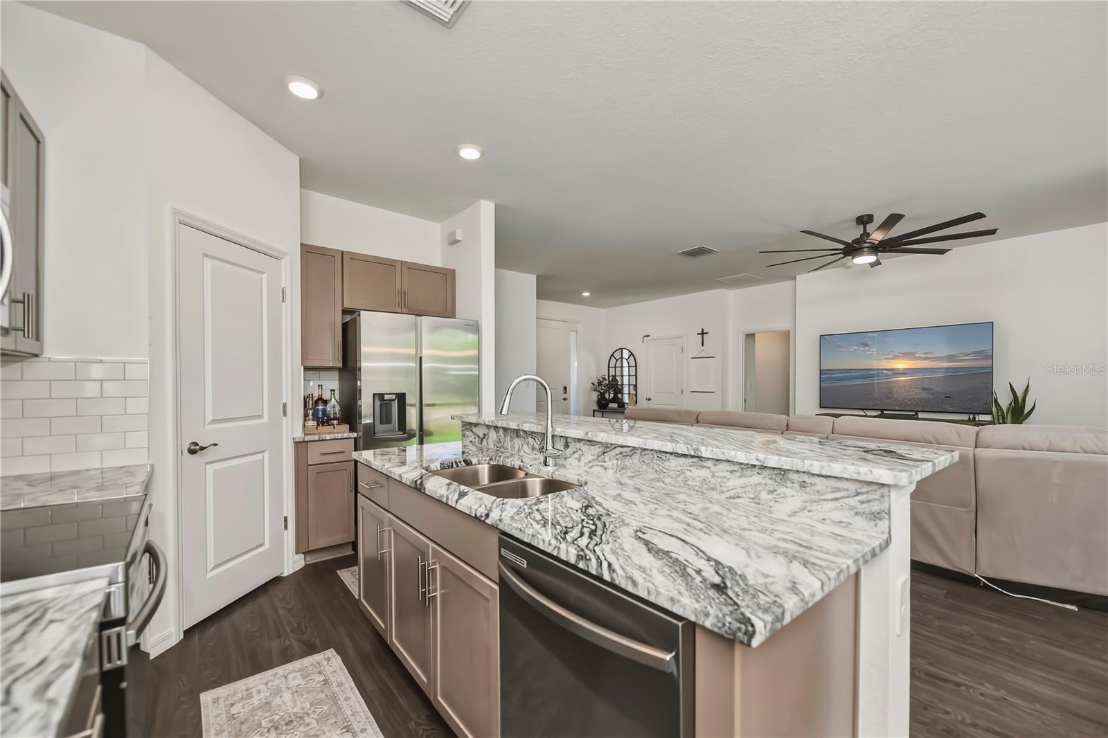 Image 21 of 55 For 5306 Dunsmuir Road