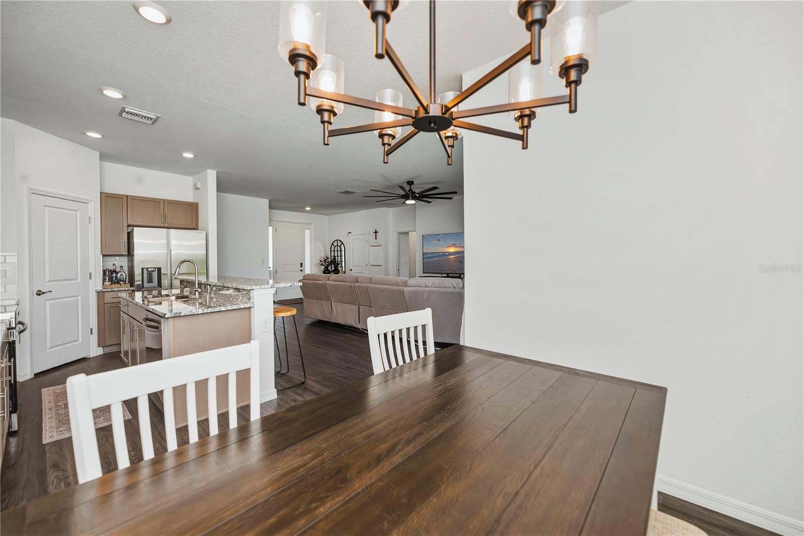 Image 22 of 55 For 5306 Dunsmuir Road