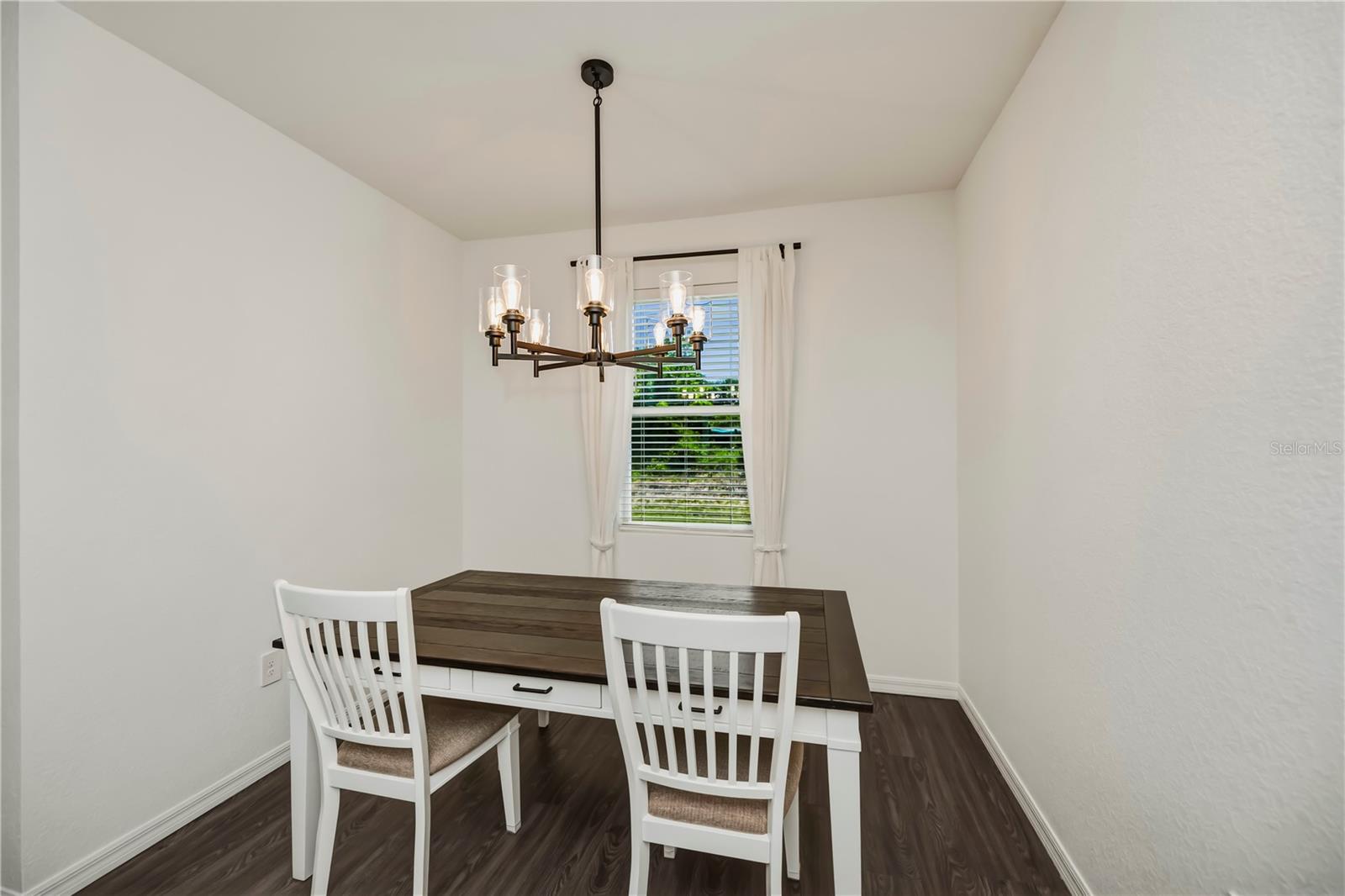 Image 23 of 55 For 5306 Dunsmuir Road