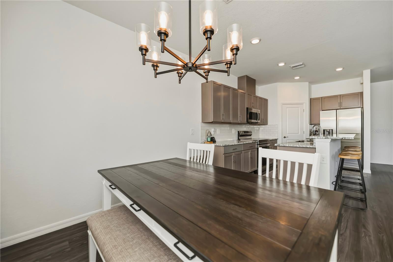 Image 24 of 55 For 5306 Dunsmuir Road