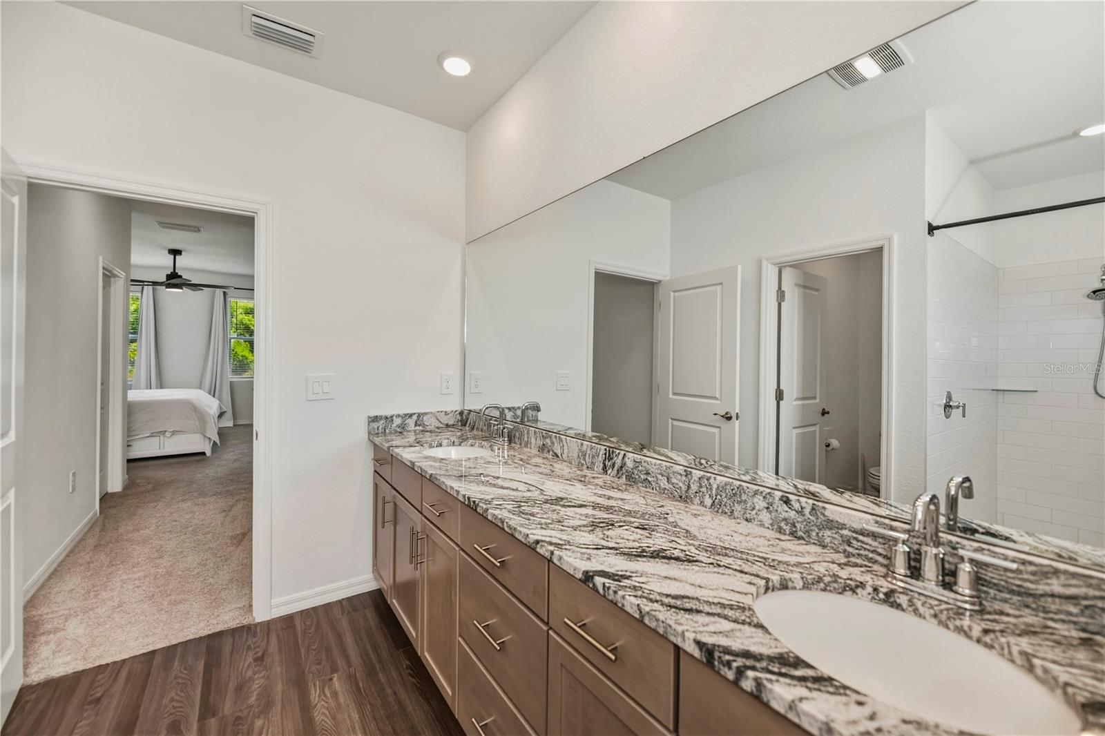 Image 28 of 55 For 5306 Dunsmuir Road