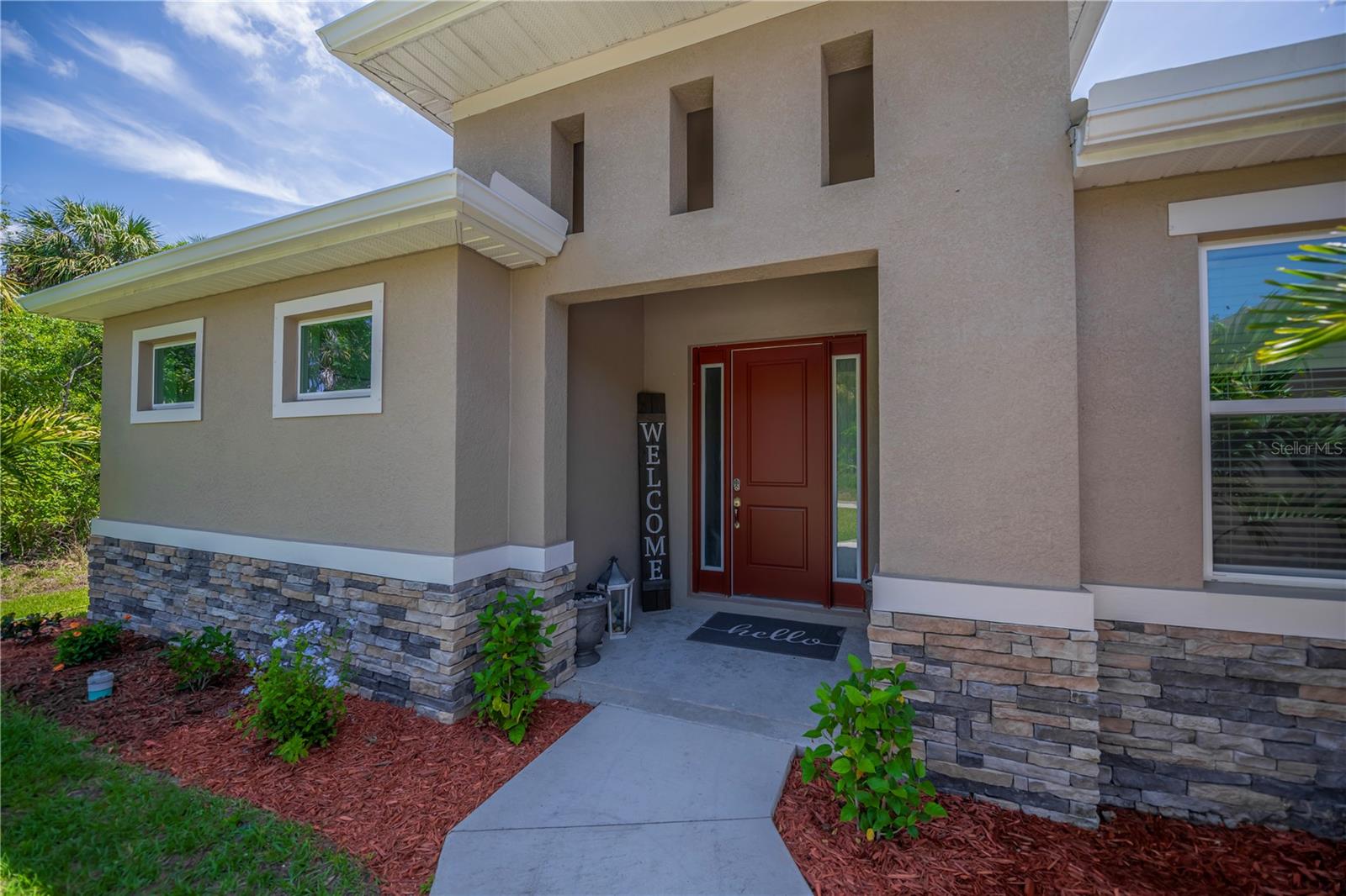 Image 3 of 55 For 5306 Dunsmuir Road