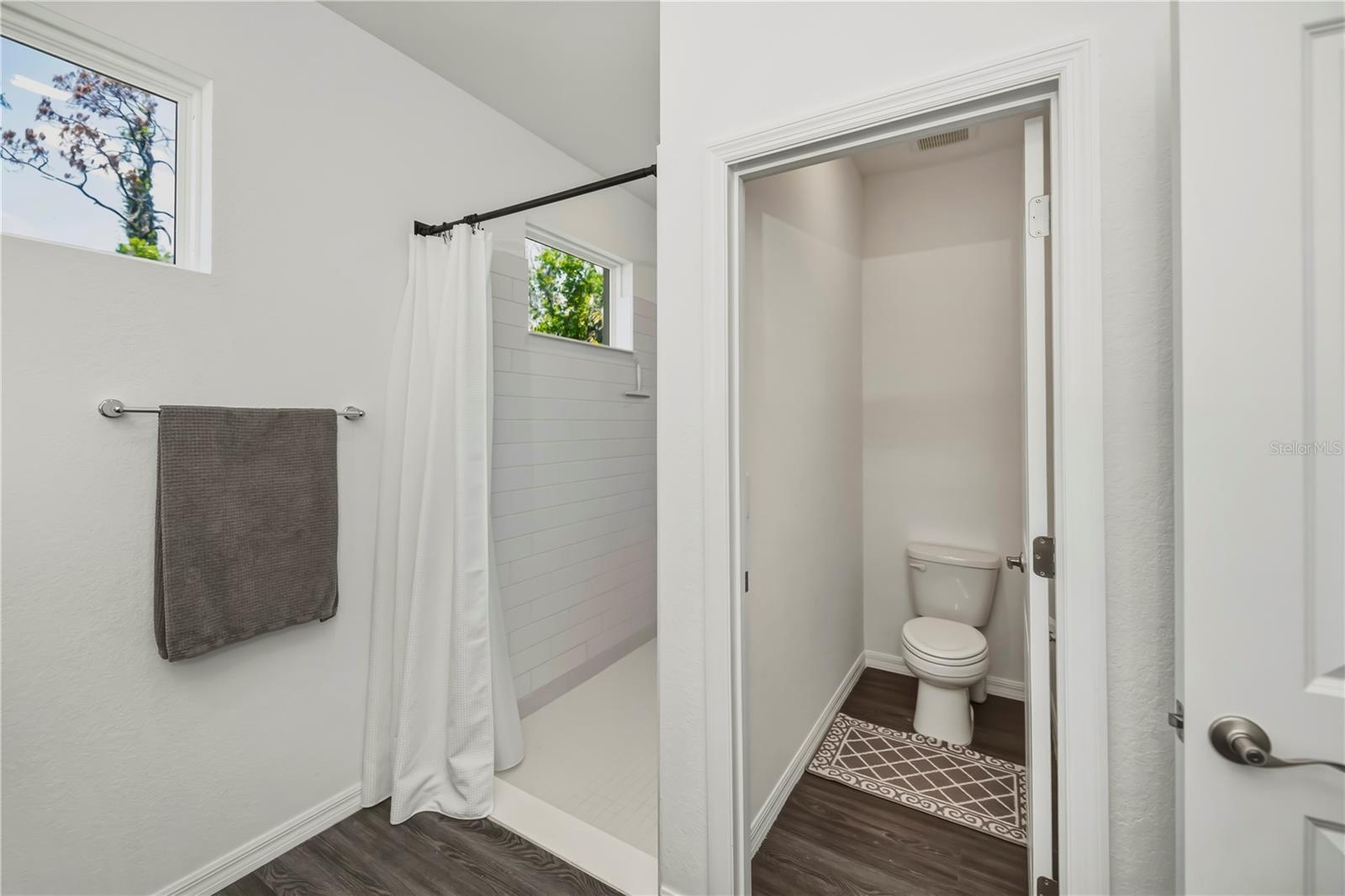 Image 32 of 55 For 5306 Dunsmuir Road