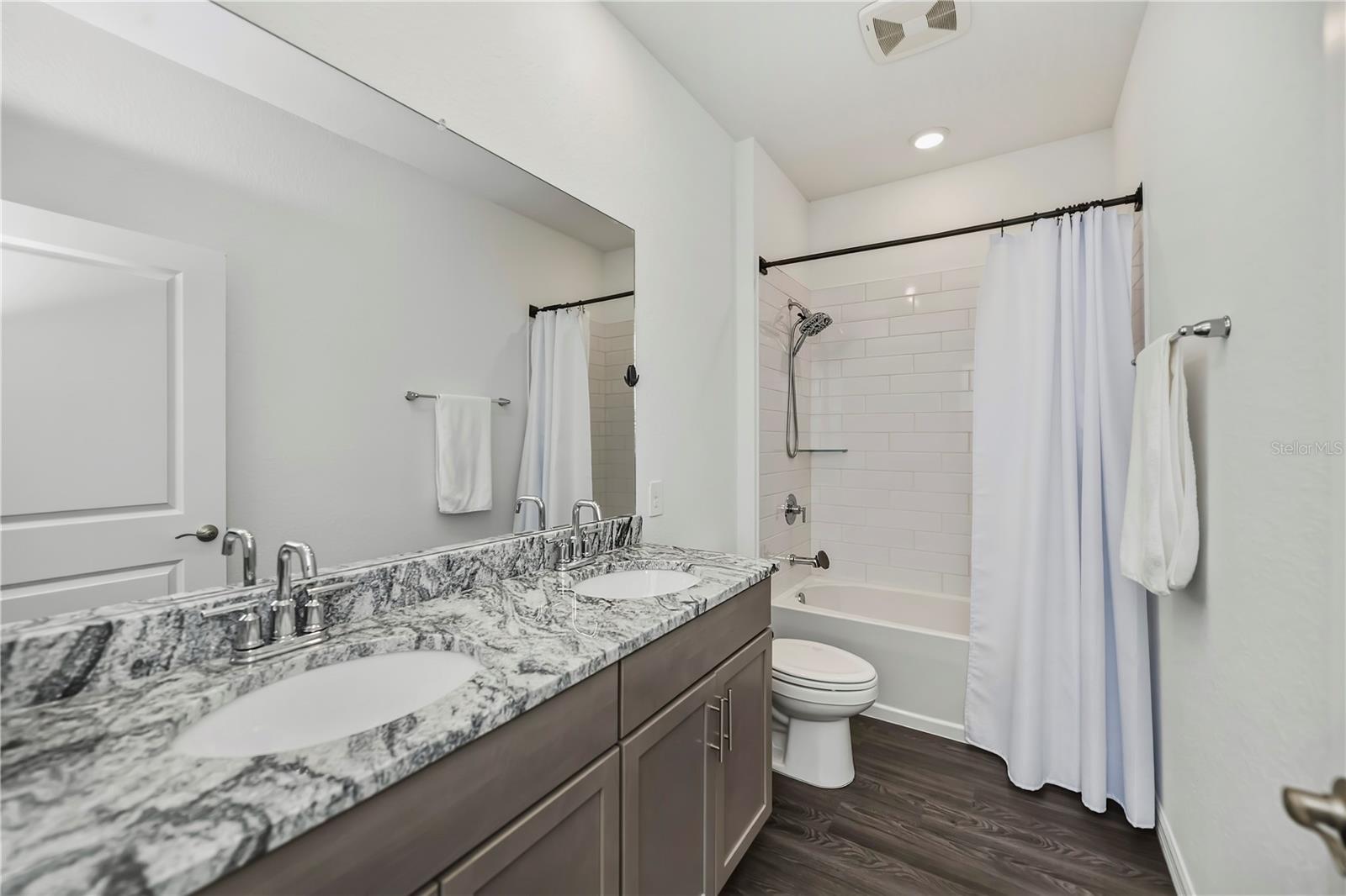 Image 35 of 55 For 5306 Dunsmuir Road