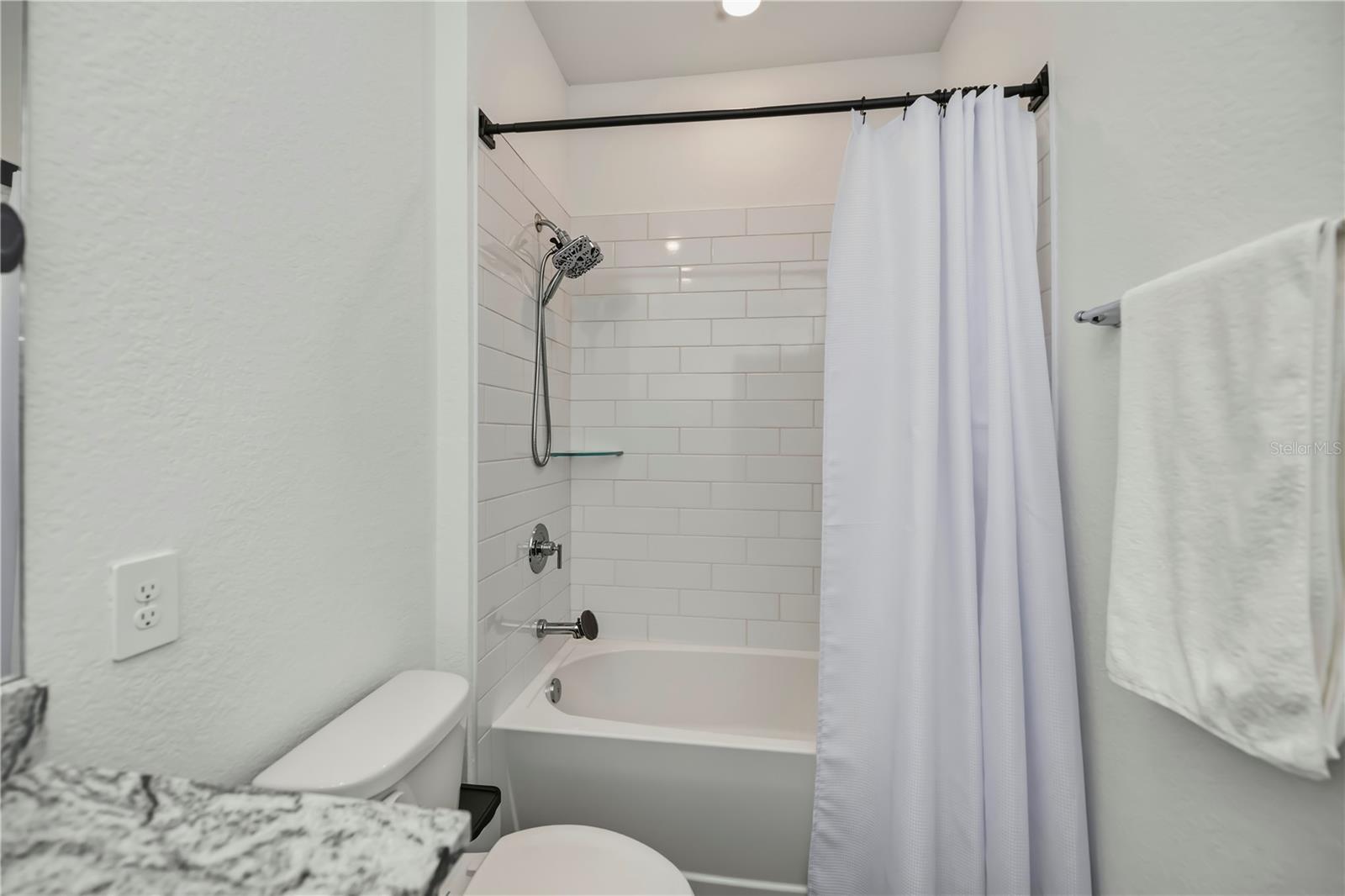 Image 36 of 55 For 5306 Dunsmuir Road