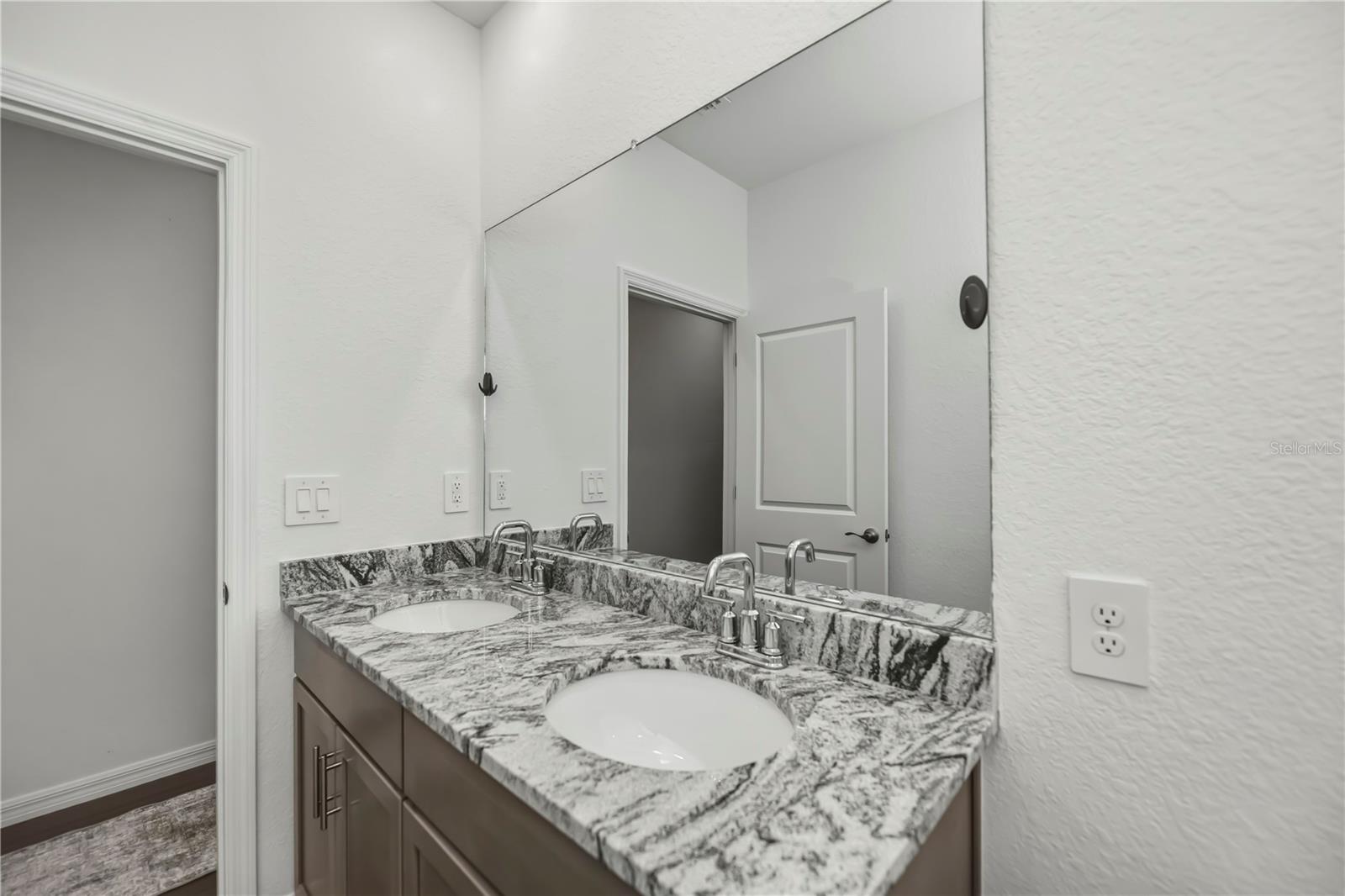 Image 37 of 55 For 5306 Dunsmuir Road