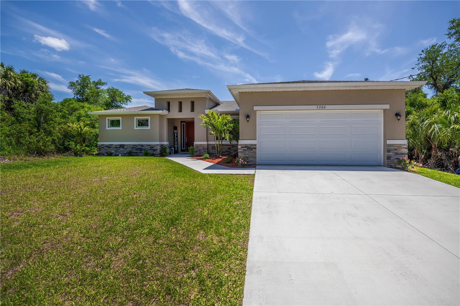 Image 7 of 55 For 5306 Dunsmuir Road