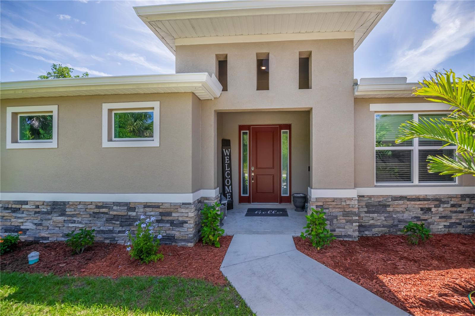 Image 9 of 55 For 5306 Dunsmuir Road