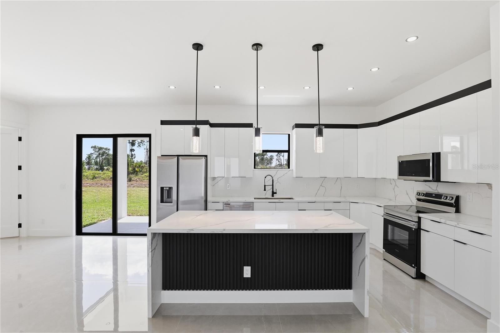 Image 10 of 27 For 1124 Edelweiss Street E