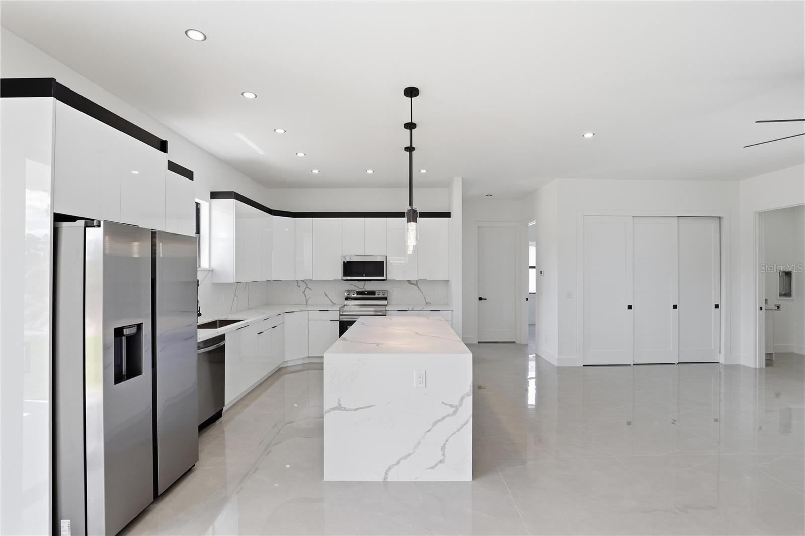 Image 11 of 27 For 1124 Edelweiss Street E