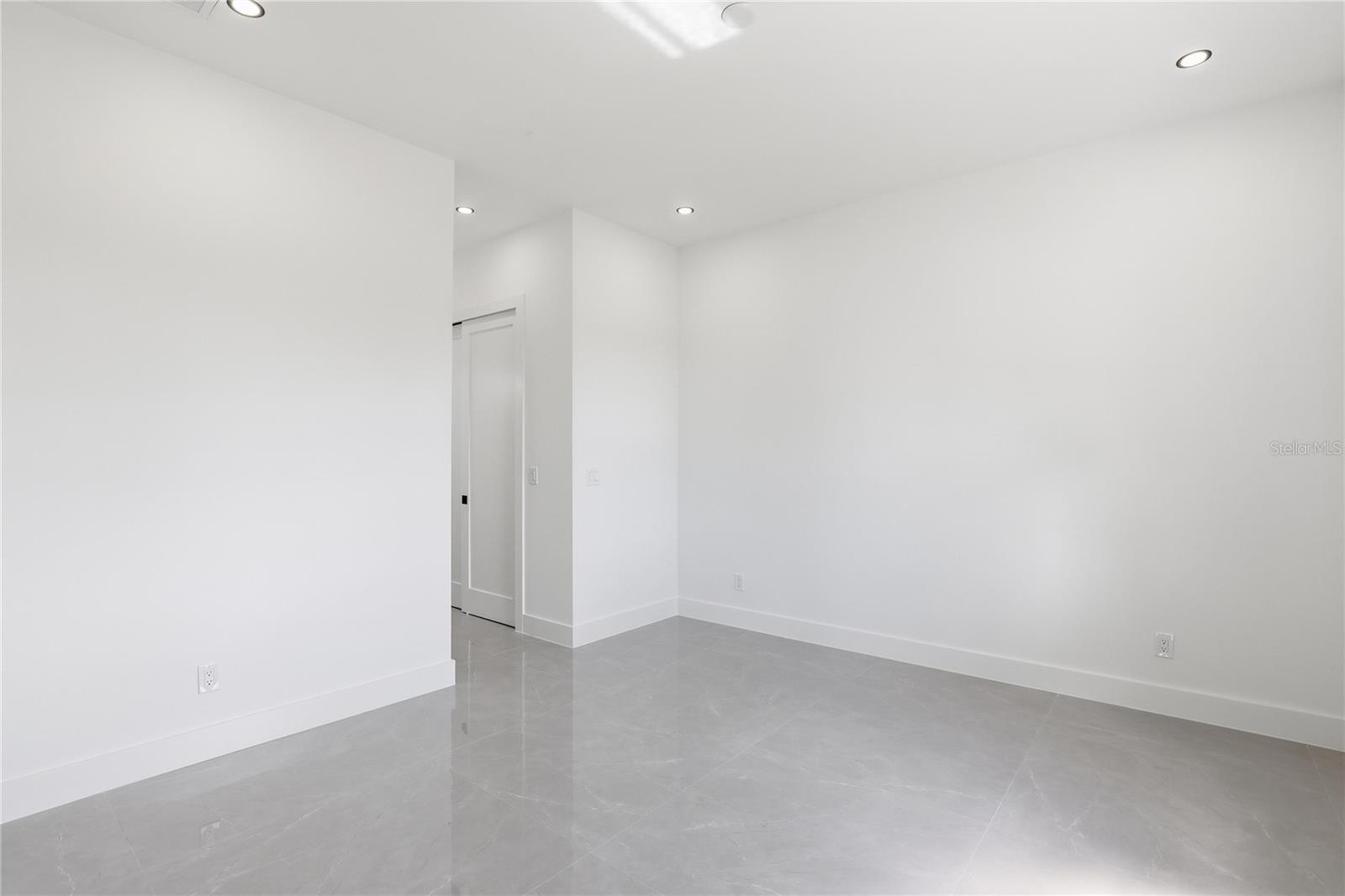 Image 13 of 27 For 1124 Edelweiss Street E