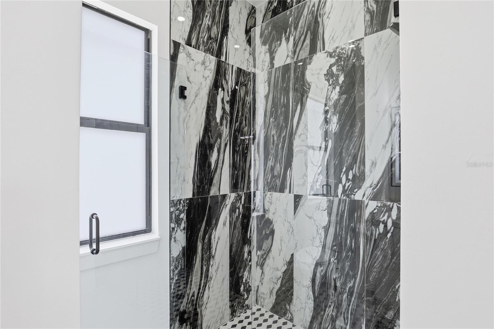 Image 15 of 27 For 1124 Edelweiss Street E