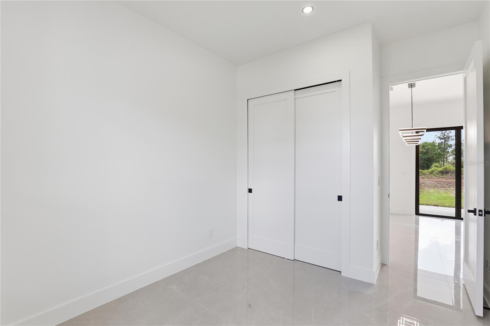 Image 17 of 27 For 1124 Edelweiss Street E