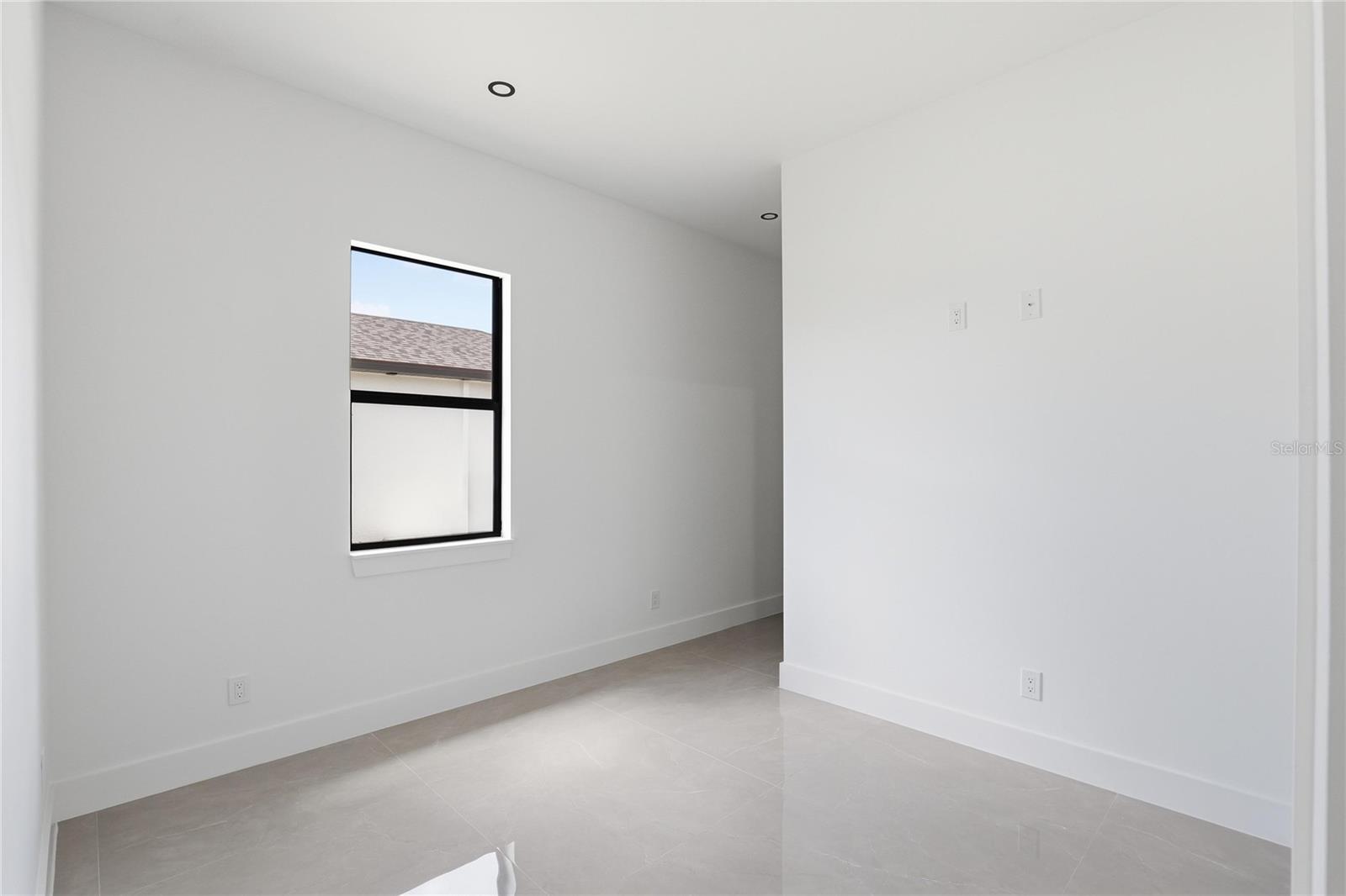 Image 20 of 27 For 1124 Edelweiss Street E