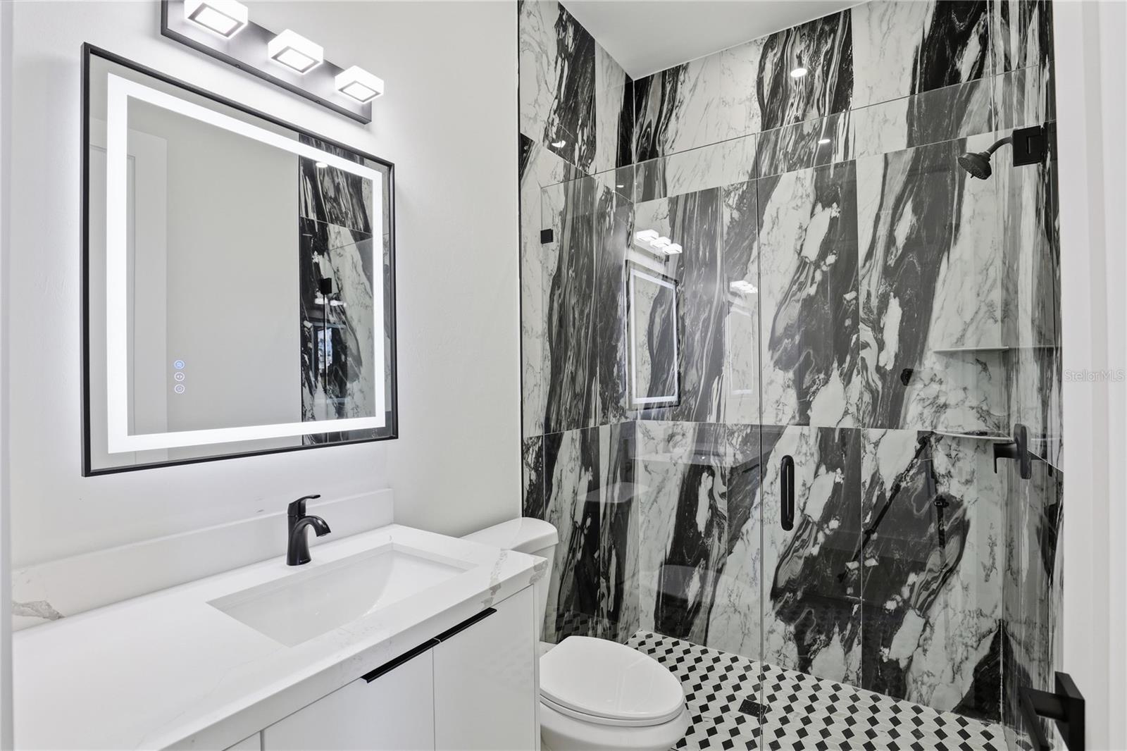 Image 21 of 27 For 1124 Edelweiss Street E