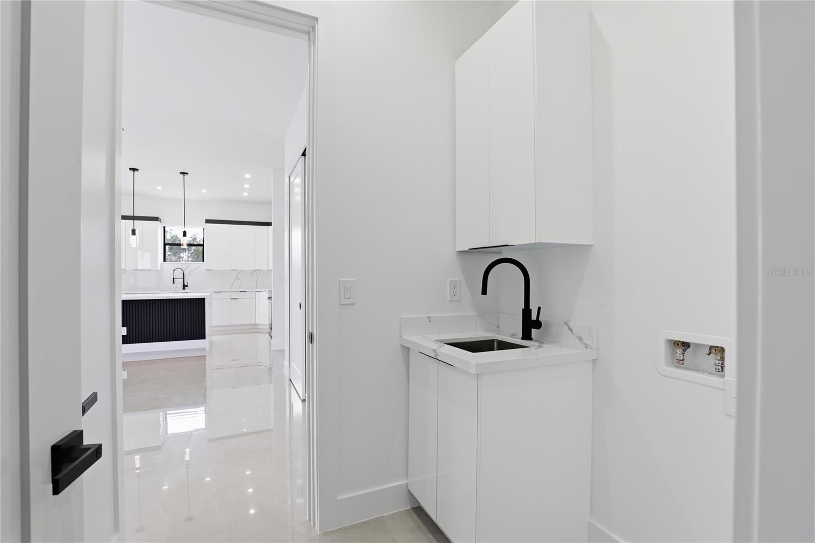 Image 23 of 27 For 1124 Edelweiss Street E