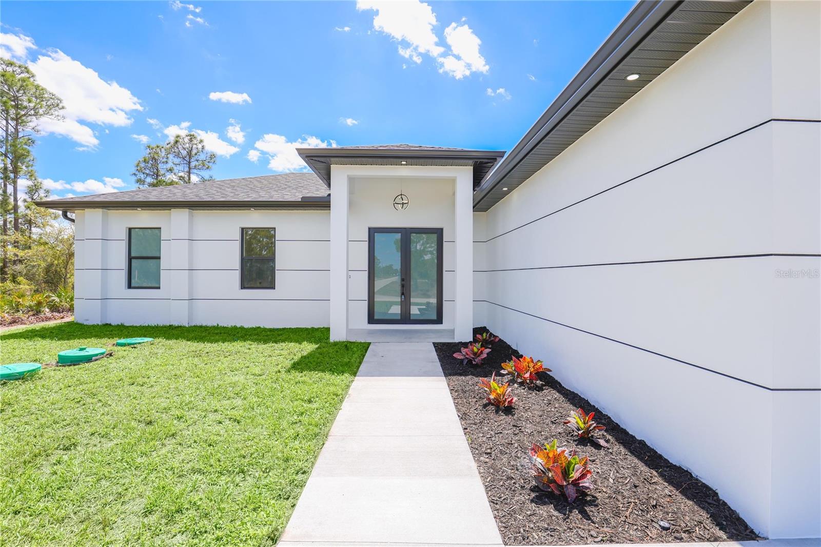 Image 3 of 27 For 1124 Edelweiss Street E