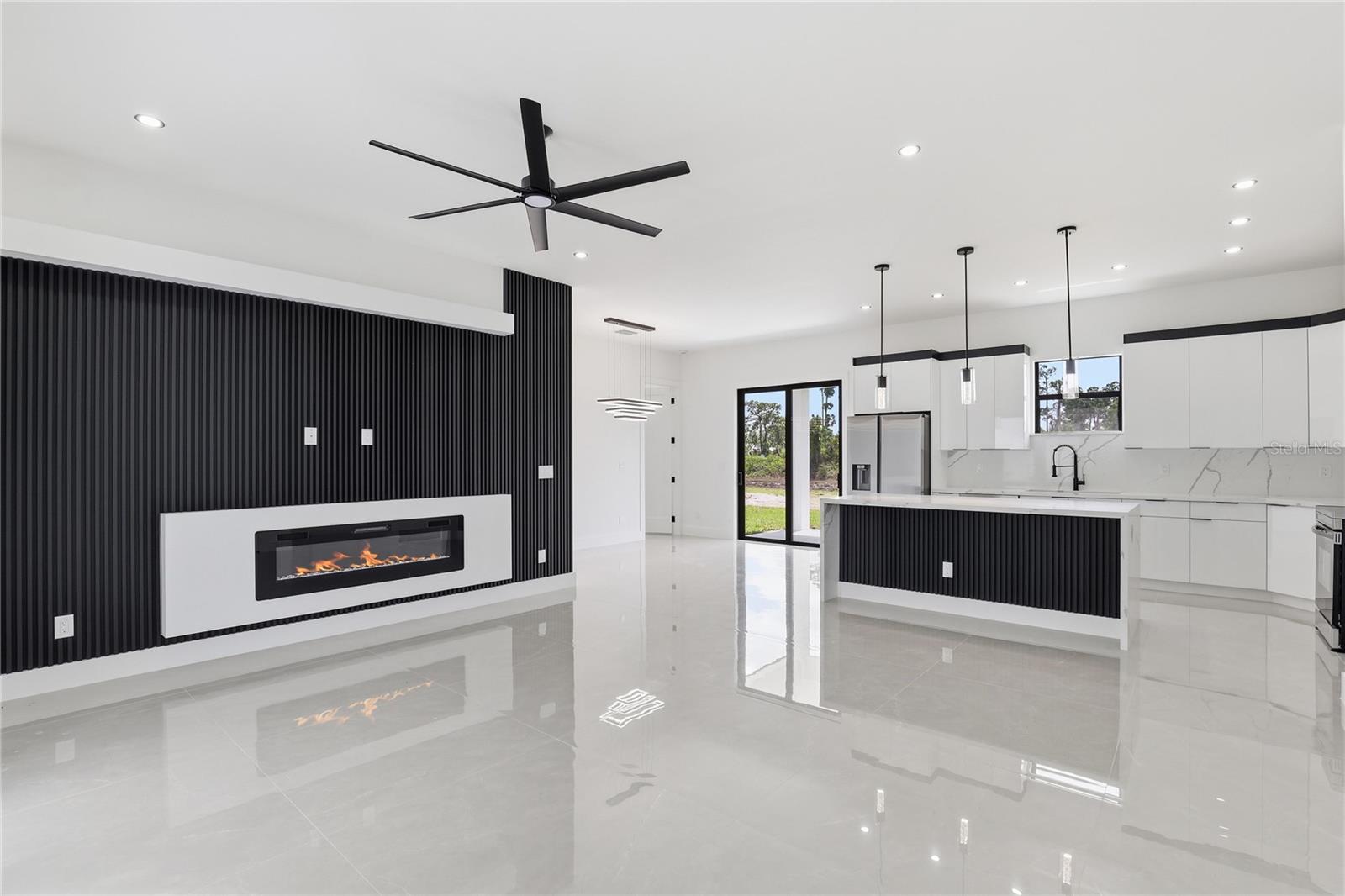 Image 5 of 27 For 1124 Edelweiss Street E