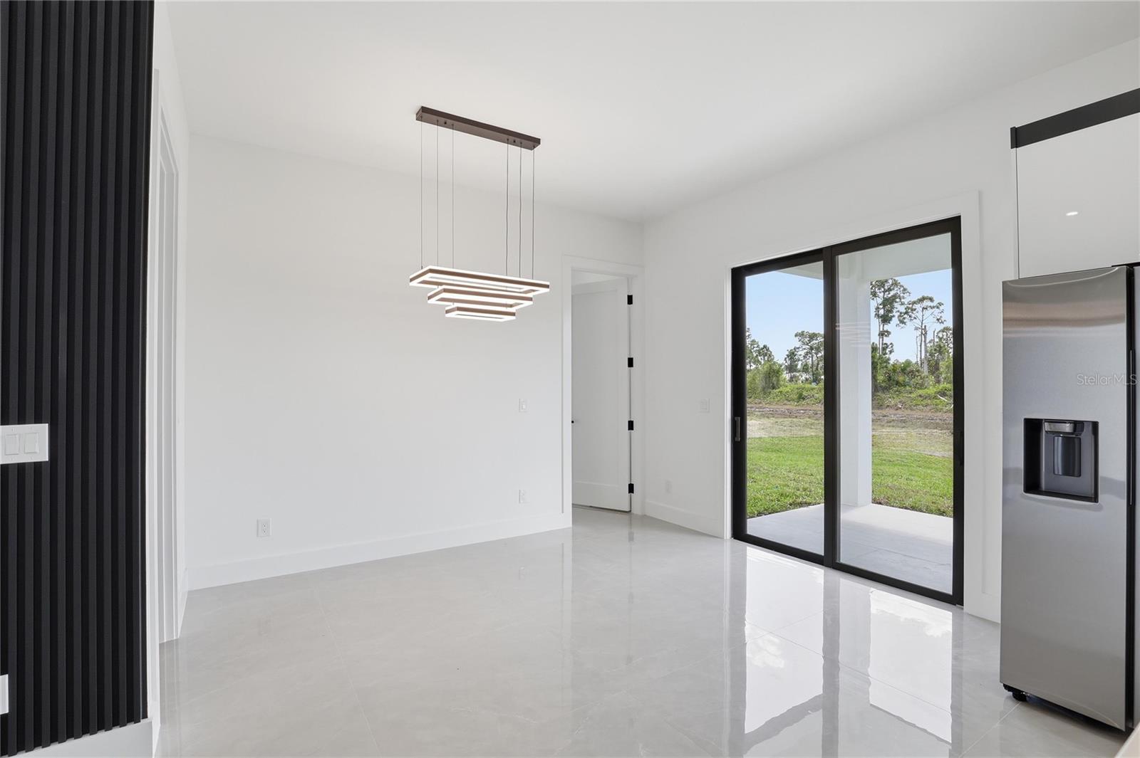 Image 7 of 27 For 1124 Edelweiss Street E