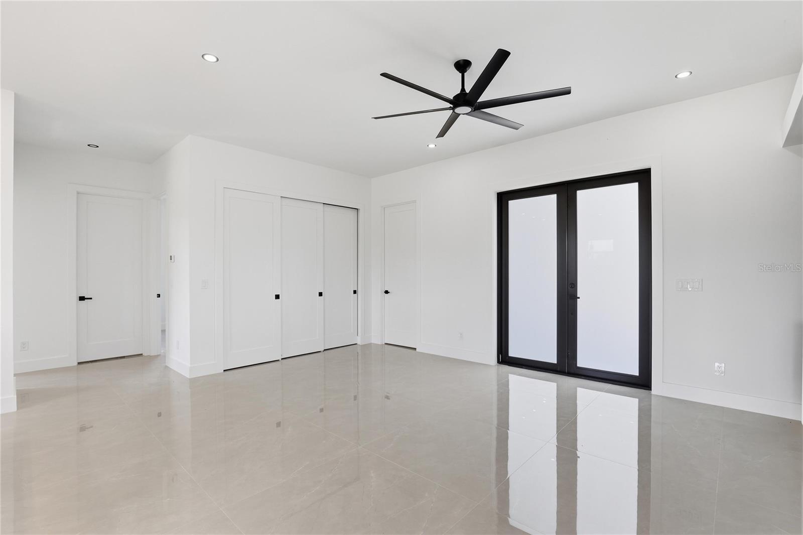 Image 8 of 27 For 1124 Edelweiss Street E